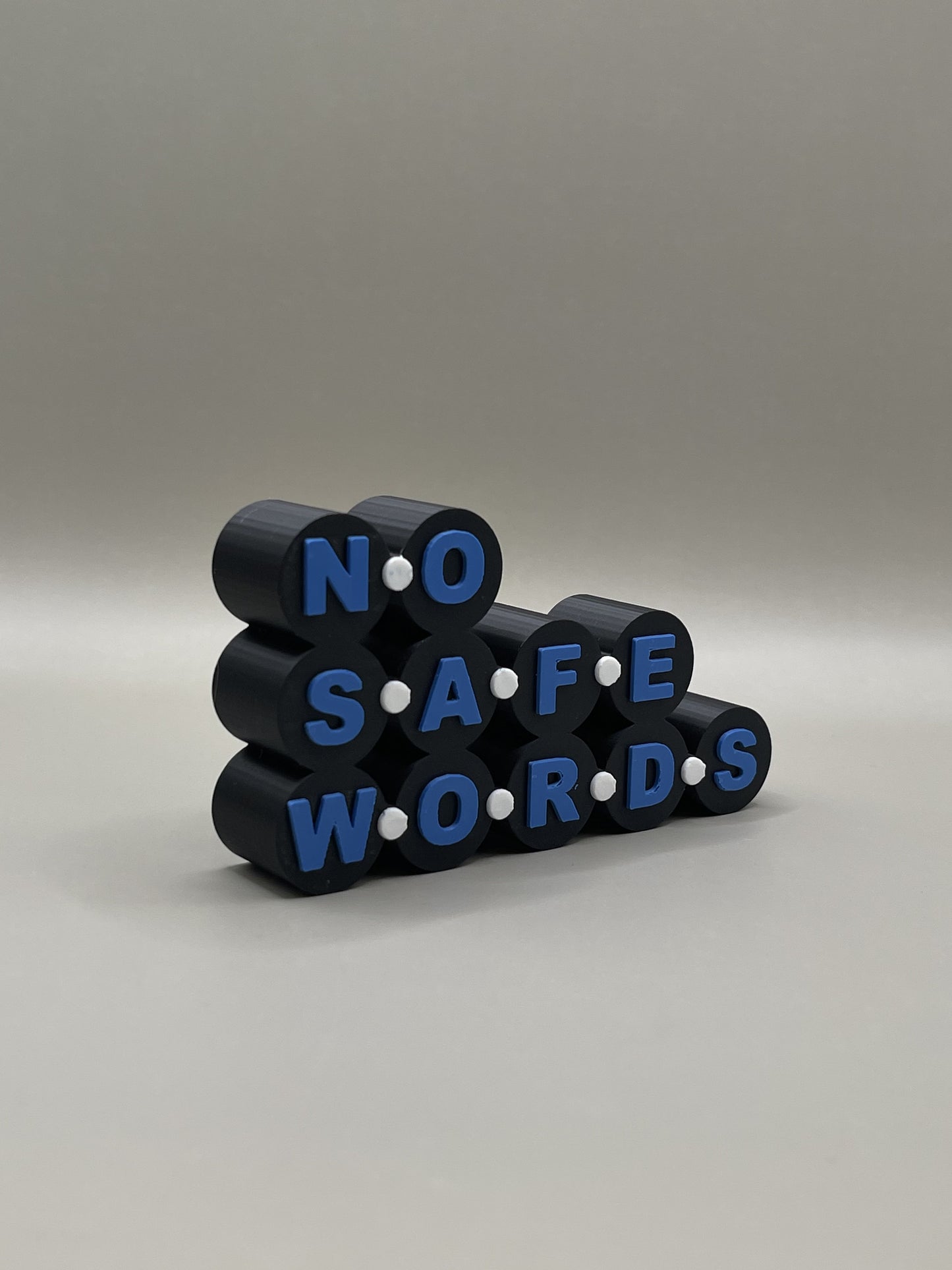 Dekoracija „No Safe Words“