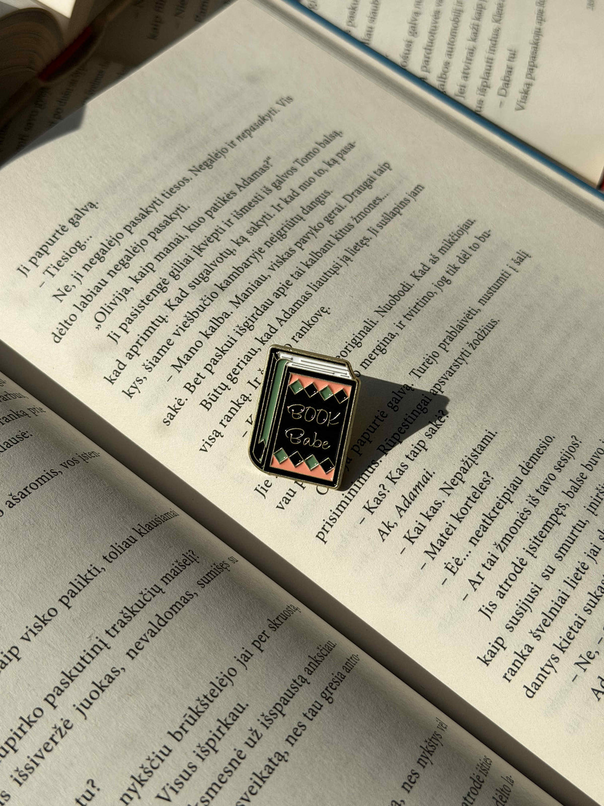 Pins "Book Babe"