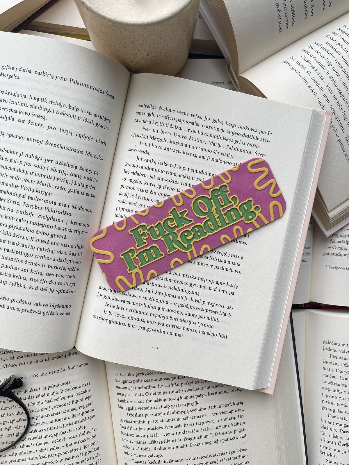 Skirtukas „Fuck Off, I’m Reading“