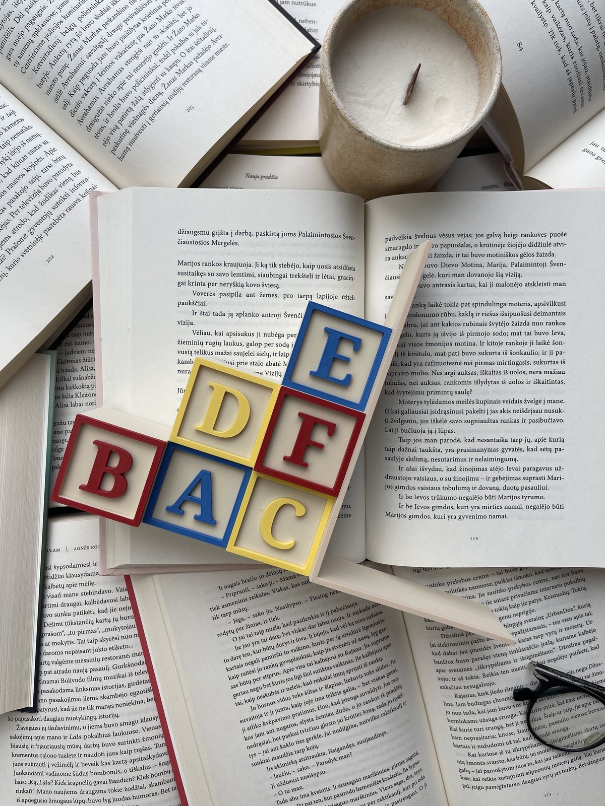 Knygų atrama „Alphabet Blocks“