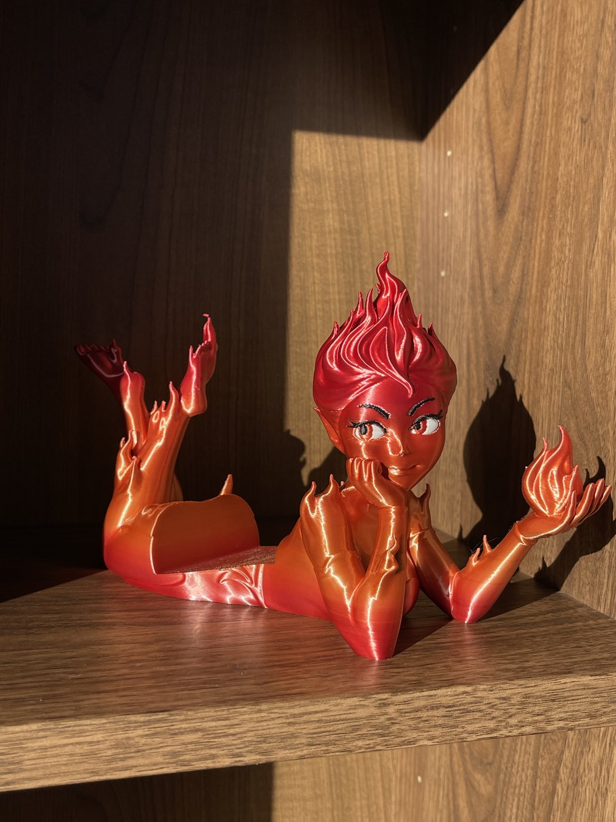 Knygos stovas „Crescent Flame“