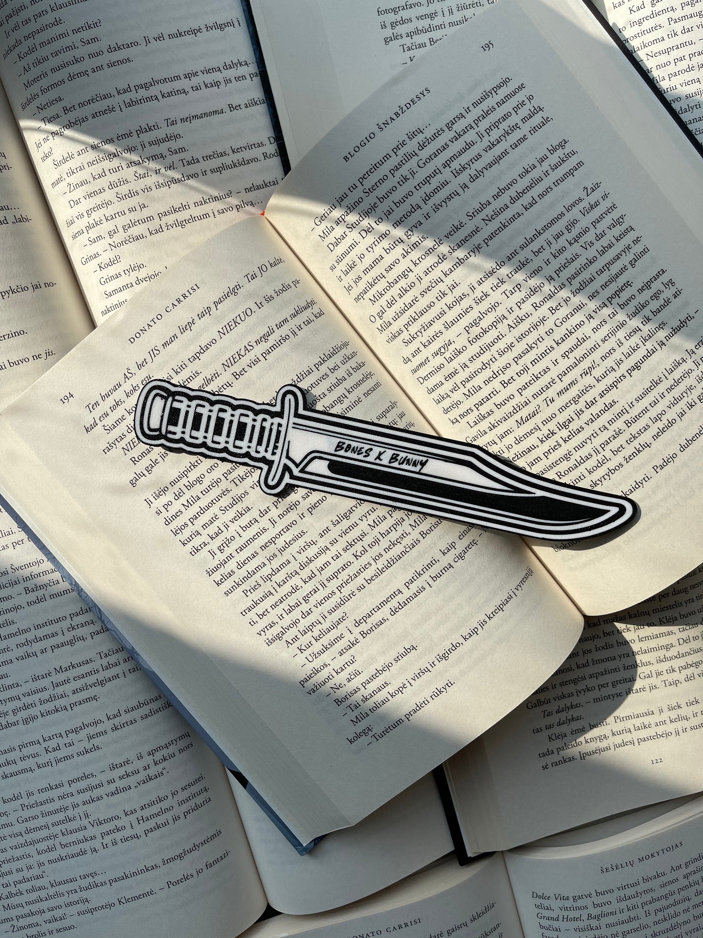 Skirtukas „Bones & Bunny“