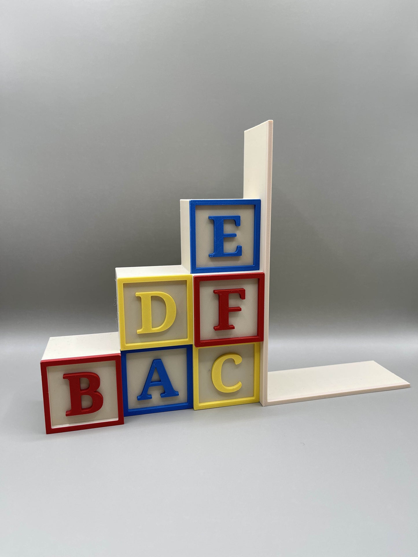 Knygų atrama „Alphabet Blocks“ – su kosmetiniu defektu