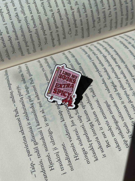 Pins "I like my books extra spicy"