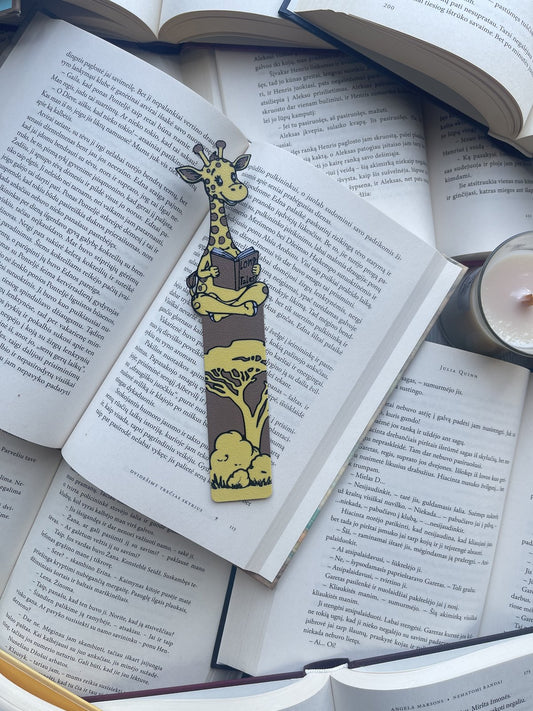 Skirtukas „Little Giraffe with Book“