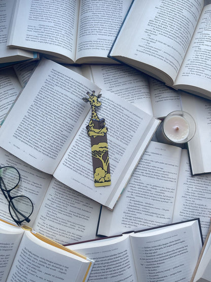Skirtukas „Little Giraffe with Book“