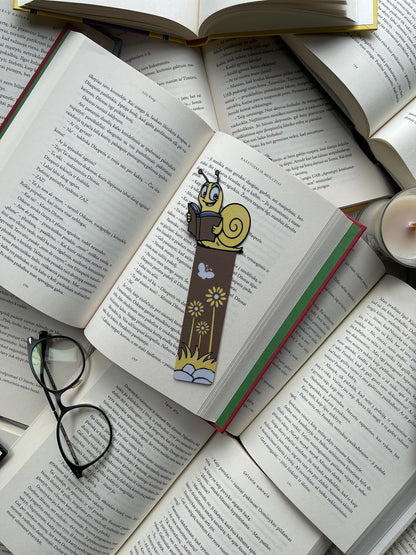 Skirtukas „Snail with Book“