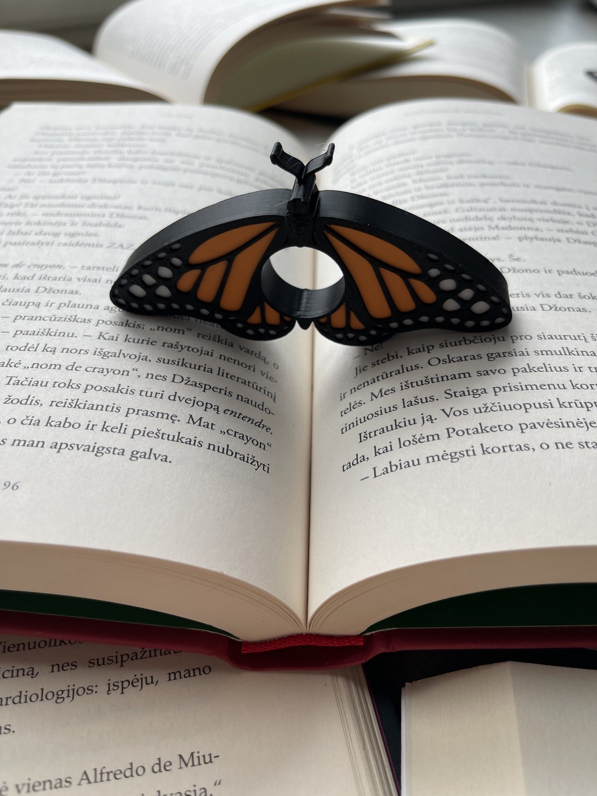 Knygos puslapių laikiklis „Butterfly“