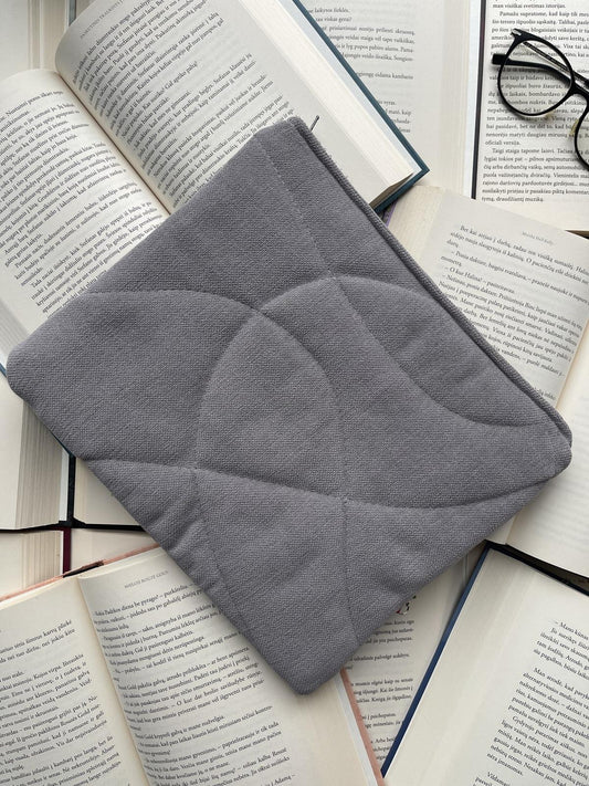 Tylūs skyriai + 2 skirtukai (nemokamai)