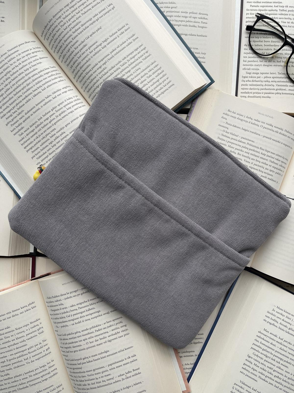 Tylūs skyriai + 2 skirtukai (nemokamai)