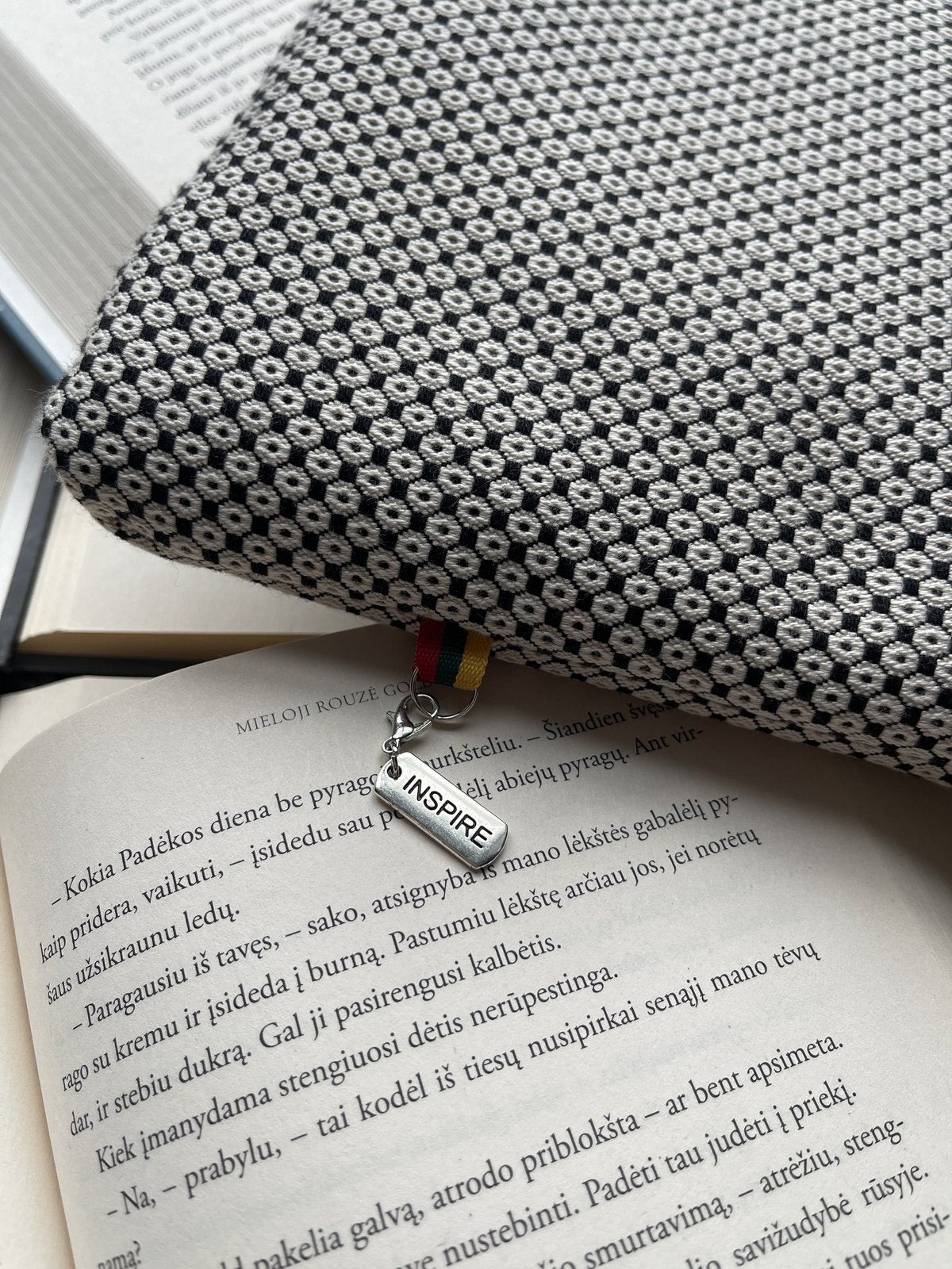 Rašalas ir popierius + 2 skirtukai (nemokamai)