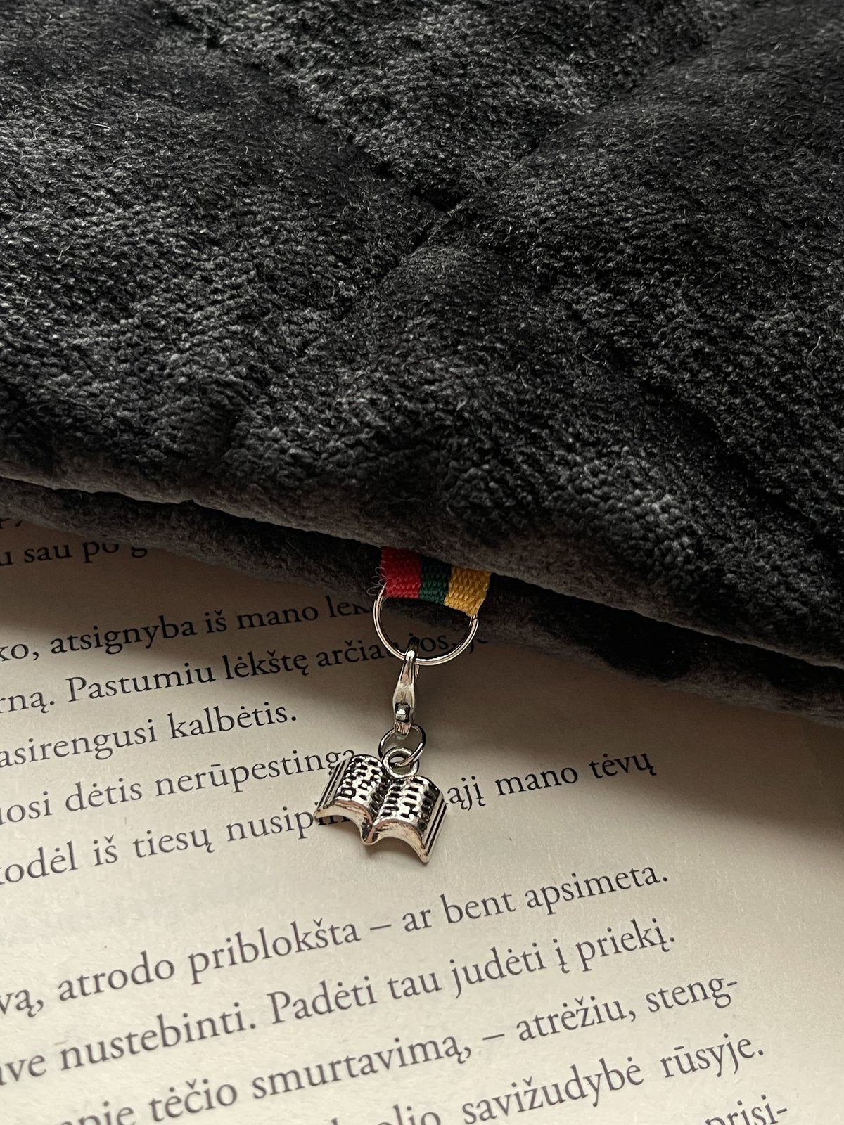 Tamsioji akademija + 2 skirtukai (nemokamai)