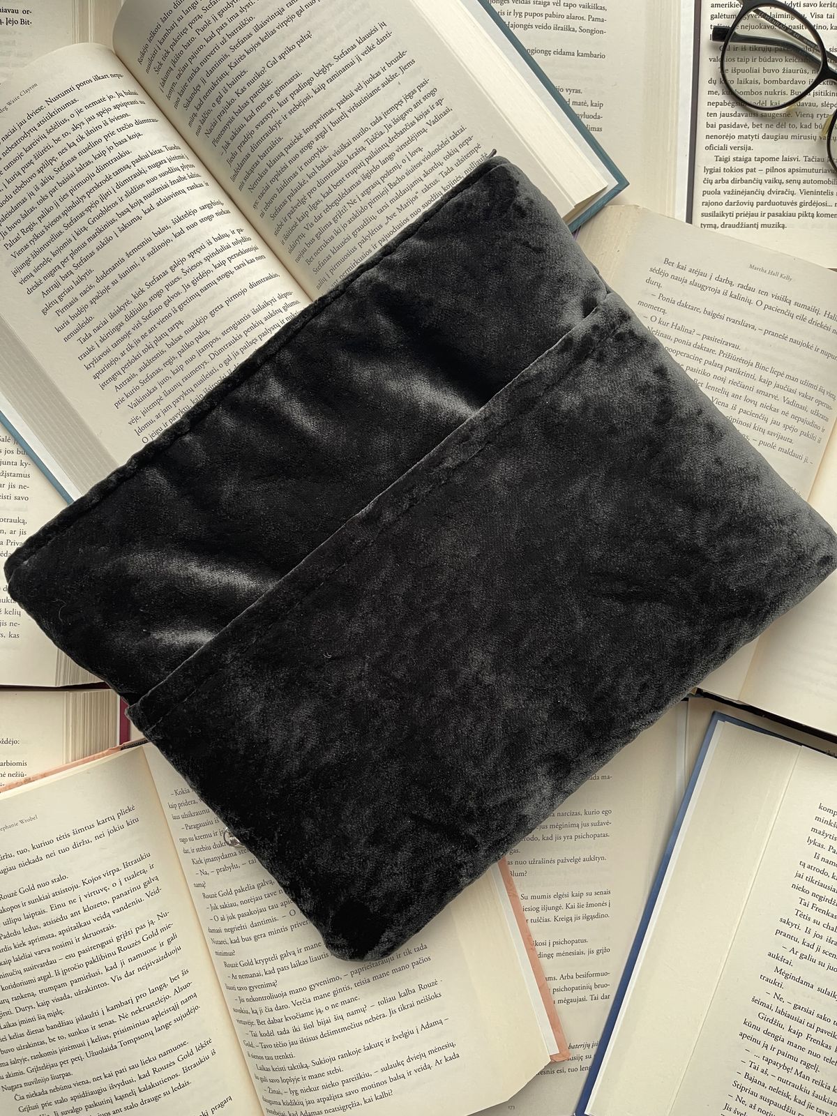 Tamsioji akademija + 2 skirtukai (nemokamai)