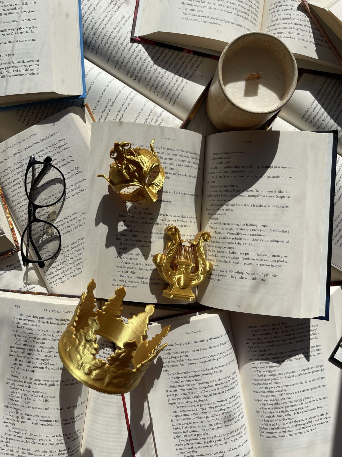Golden Fae Trove Lentynos Dekoracija