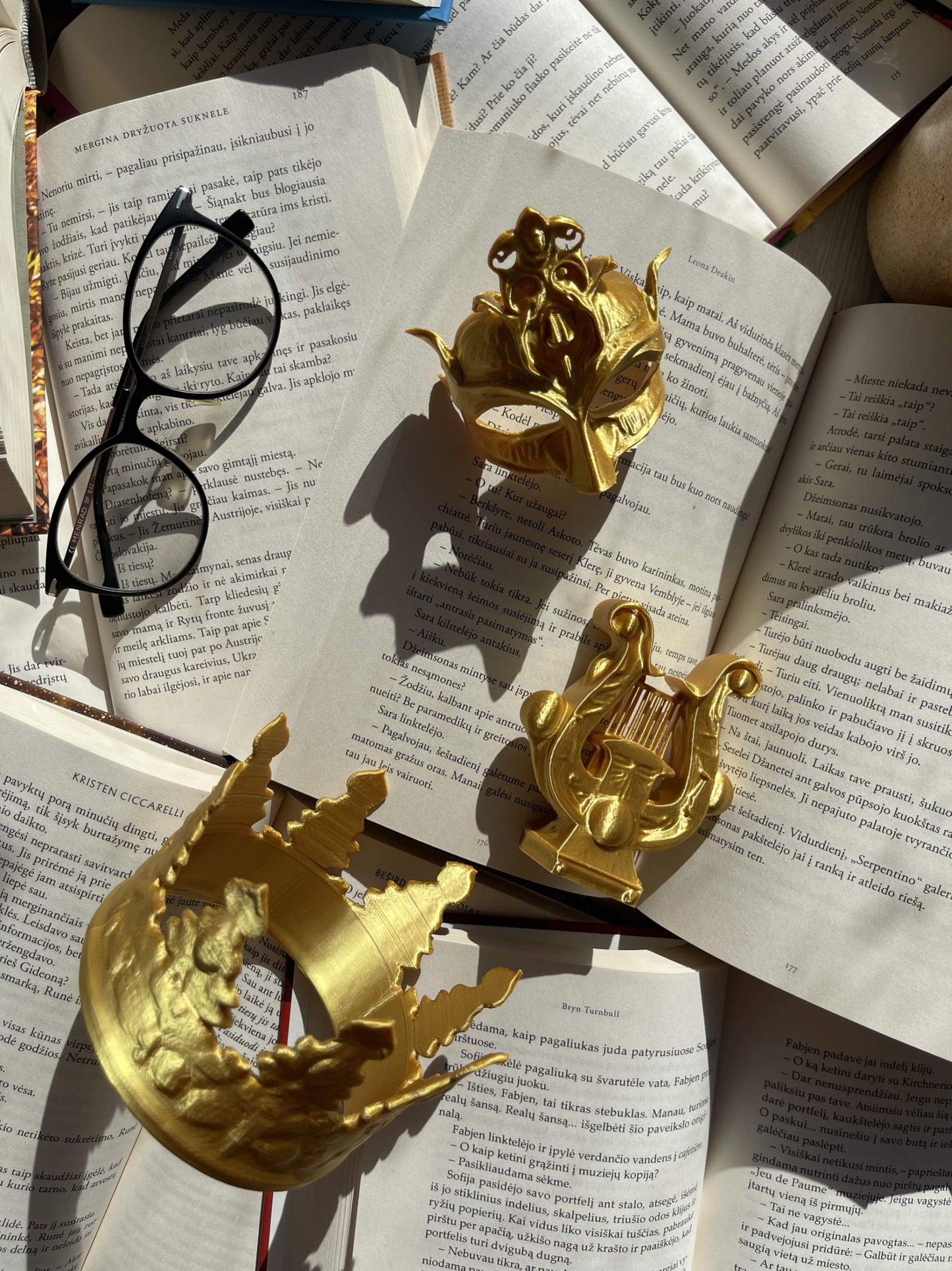 Golden Fae Trove Lentynos Dekoracija