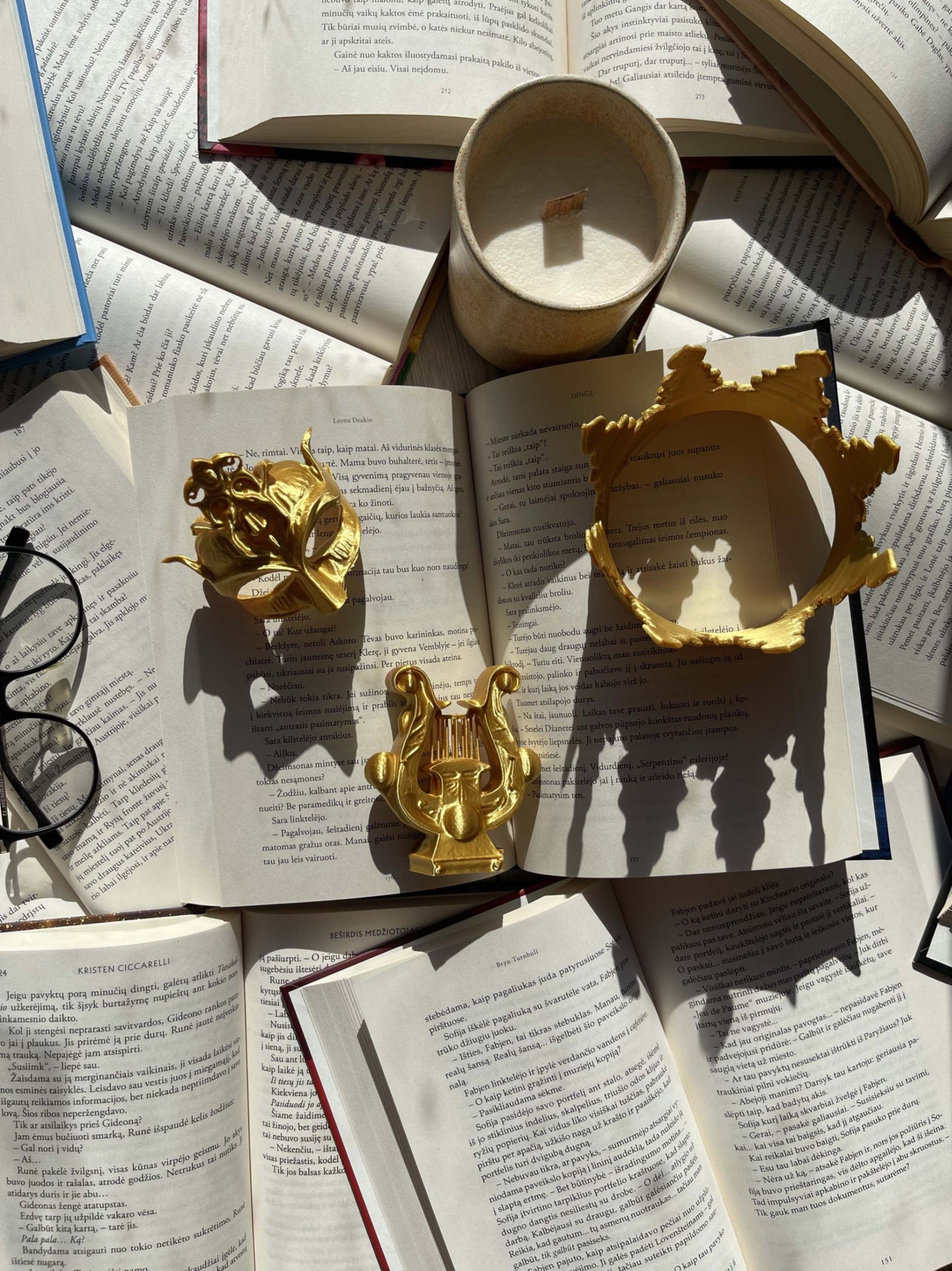 Golden Fae Trove Lentynos Dekoracija